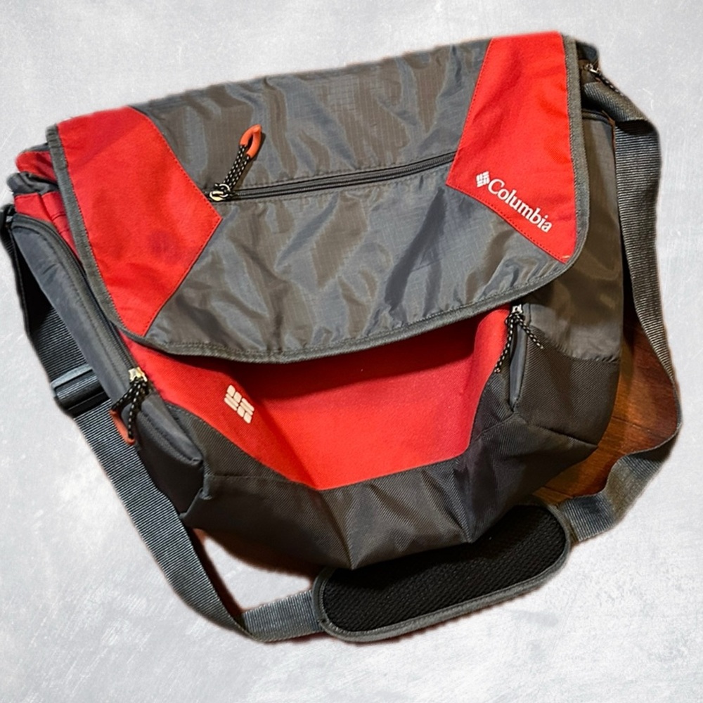 Large Columbia Diaper bag. Like new.
